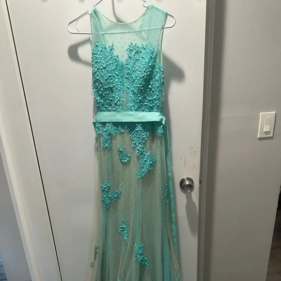 Women’s dress size 0. Aqua/teal lace with Nude underlay. Ribbon bow belt. - Picture 5 of 5